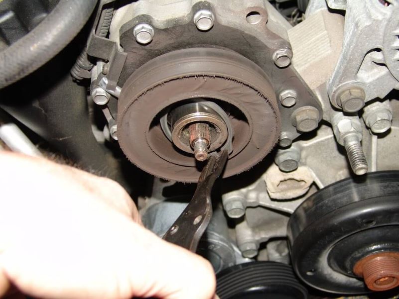 Kerosakan pulley bearing / tanda compressor aircond kereta rosak